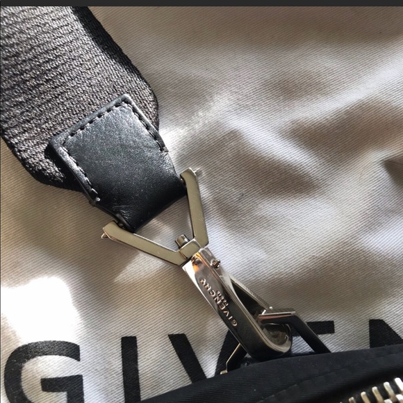 Givenchy AUTH crossbody - Picture 3 of 7